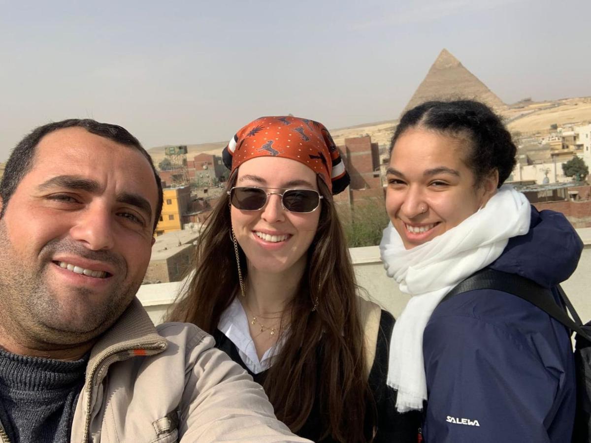 Queen Pyramids View Inn Kafret el-Gabal Exteriör bild