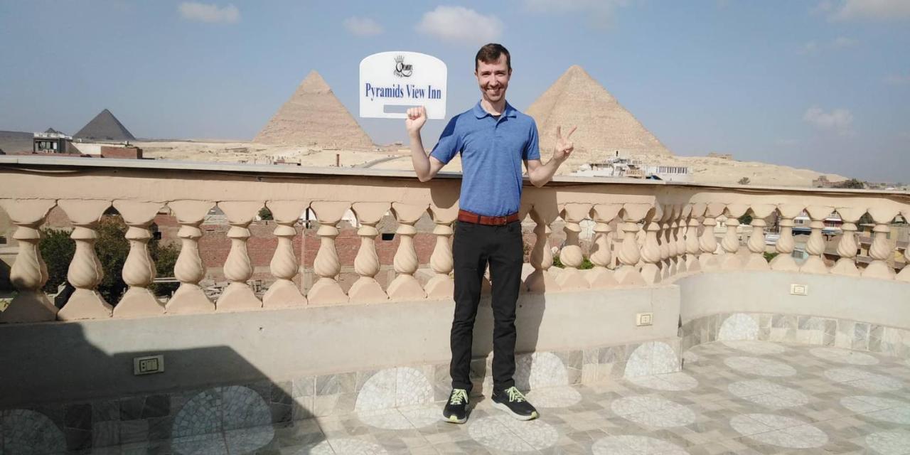 Queen Pyramids View Inn Kafret el-Gabal Exteriör bild