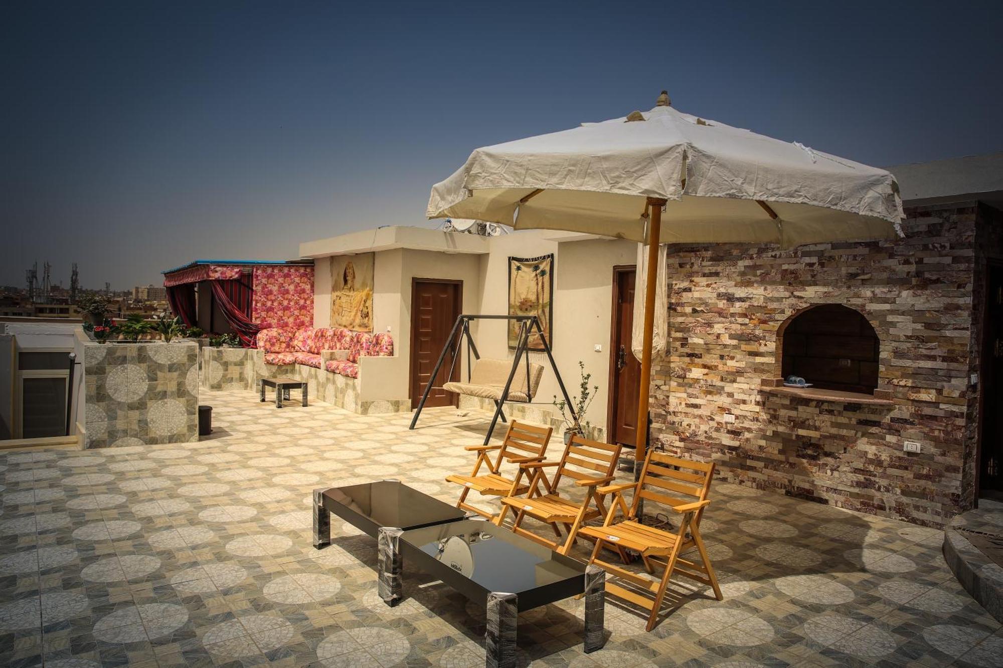Queen Pyramids View Inn Kafret el-Gabal Exteriör bild